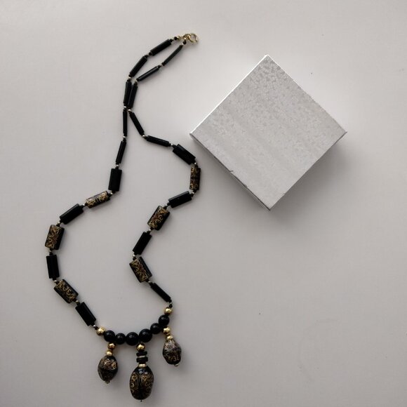 Vintage Lacquer Bead Black & Gold Necklace Marked Japan on Clasp - Picture 2 of 9